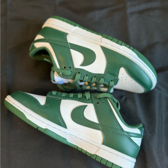 Green Dunks size 4 men’s/ 6 women’s - Picture 5 of 10